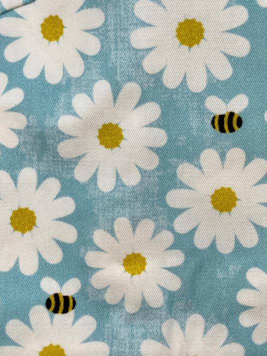 Bees N' Daisies Scrub Cap